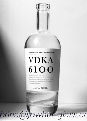 Хорошая цена 750ml VDKA 6100 VODKA GLASS BOTTLE, SUPER FLINT, PAPER LABEL DECORTION, New Zealand Vokda онлайн