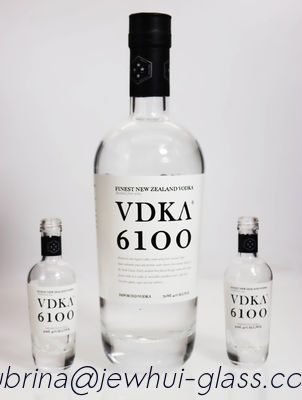Хорошая цена 750ml VDKA 6100 VODKA GLASS BOTTLE, SUPER FLINT, PAPER LABEL DECORTION, New Zealand Vokda онлайн