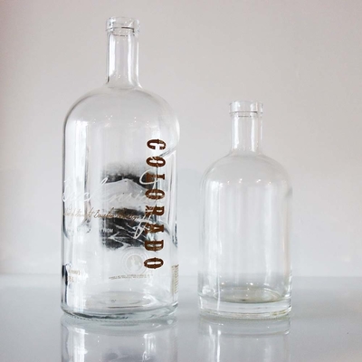 Хорошая цена Нордическое стеклянное 1750ML разливает покрытие по бутылкам металлизирования вакуума скважины входа 21.5MM онлайн